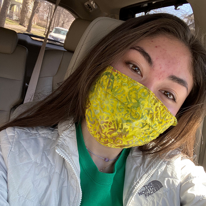 Wilder Meals on Wheels volunteer in mask