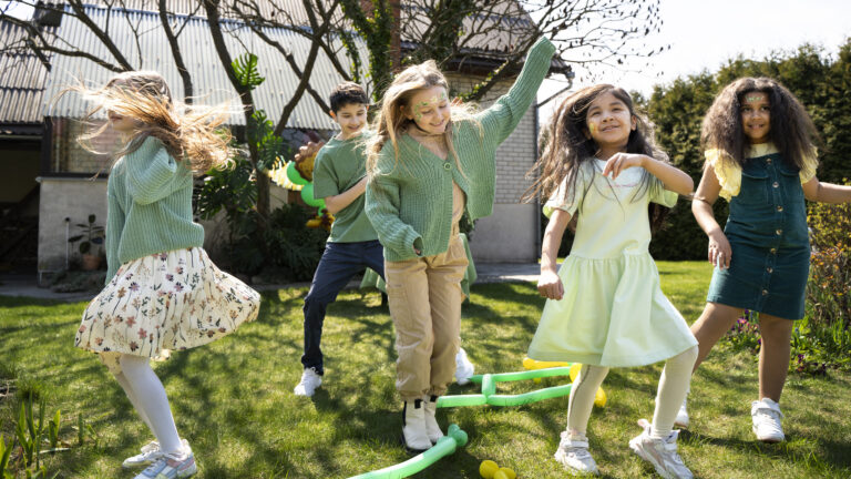 kids-having-fun-jungle-themed-party(1)