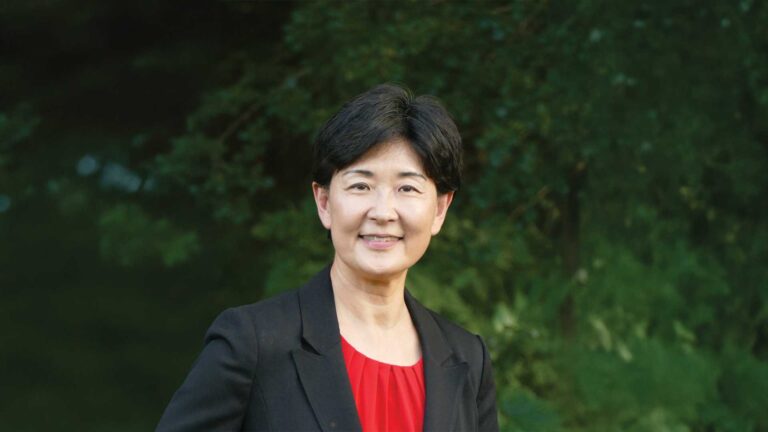 Roz-Tsai-Professional-Picture-HORIZONTAL